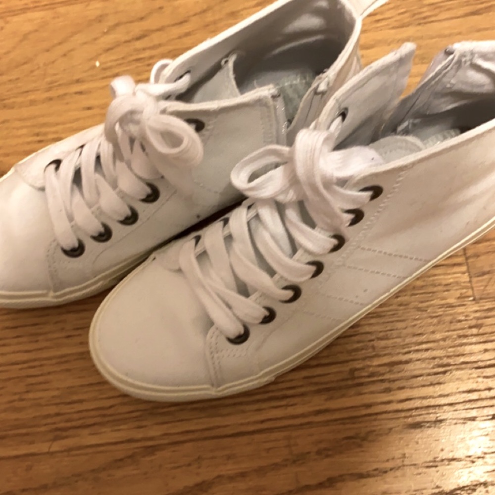 Maurice’s Hightop tennis shoes. Color- white. Size 7.5